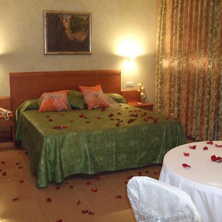 Hotel Fonda Neus Sant Sadurní dʼAnoia Екстериор снимка