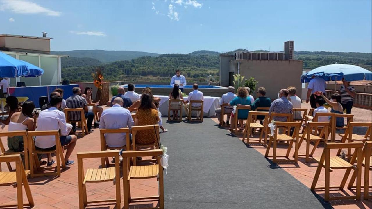 Hotel Fonda Neus Sant Sadurní dʼAnoia Екстериор снимка