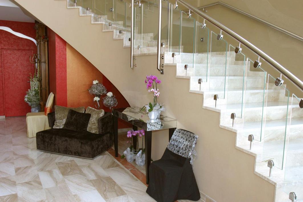 Hotel Fonda Neus Sant Sadurní dʼAnoia Екстериор снимка