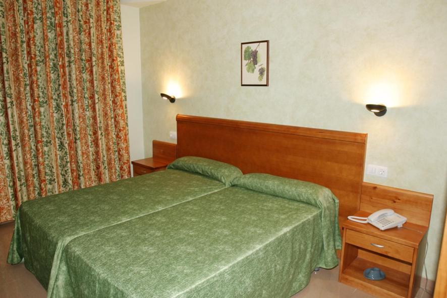 Hotel Fonda Neus Sant Sadurní dʼAnoia Екстериор снимка