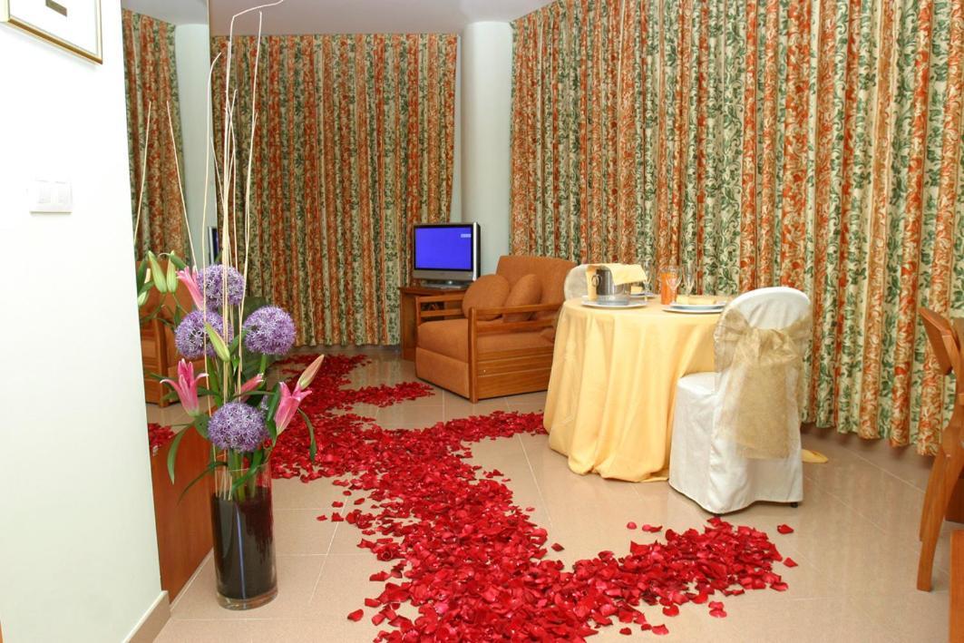 Hotel Fonda Neus Sant Sadurní dʼAnoia Екстериор снимка