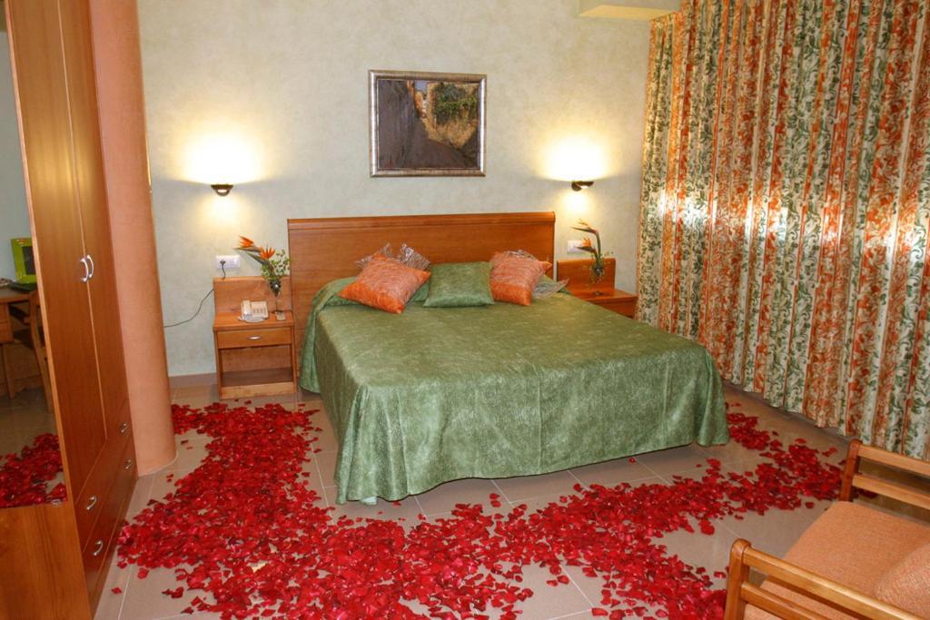 Hotel Fonda Neus Sant Sadurní dʼAnoia Екстериор снимка