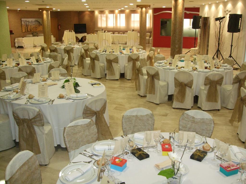 Hotel Fonda Neus Sant Sadurní dʼAnoia Екстериор снимка