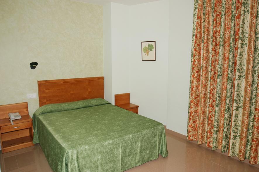 Hotel Fonda Neus Sant Sadurní dʼAnoia Екстериор снимка